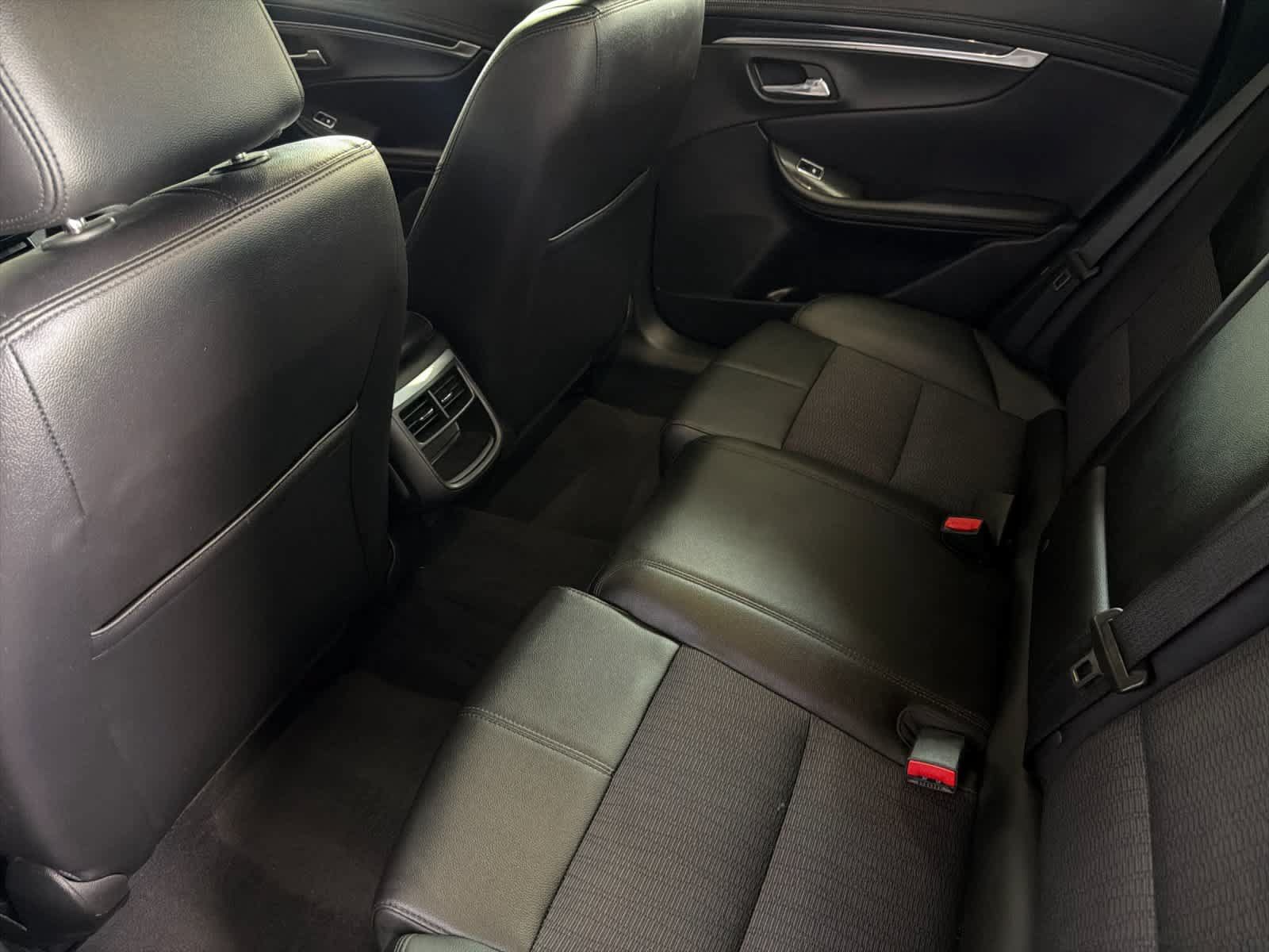 Used 2019 Chevrolet Impala LT FWD image 4