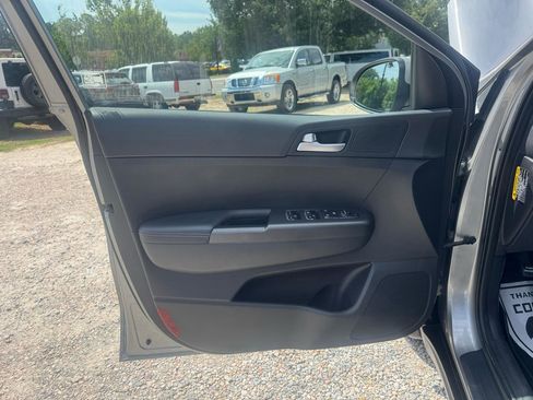 Used 2021 Kia Sportage LX FWD image 13