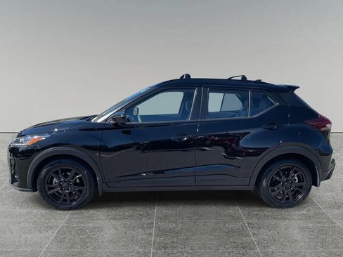 Used 2022 Nissan Kicks SR w/ Premium Package image 2