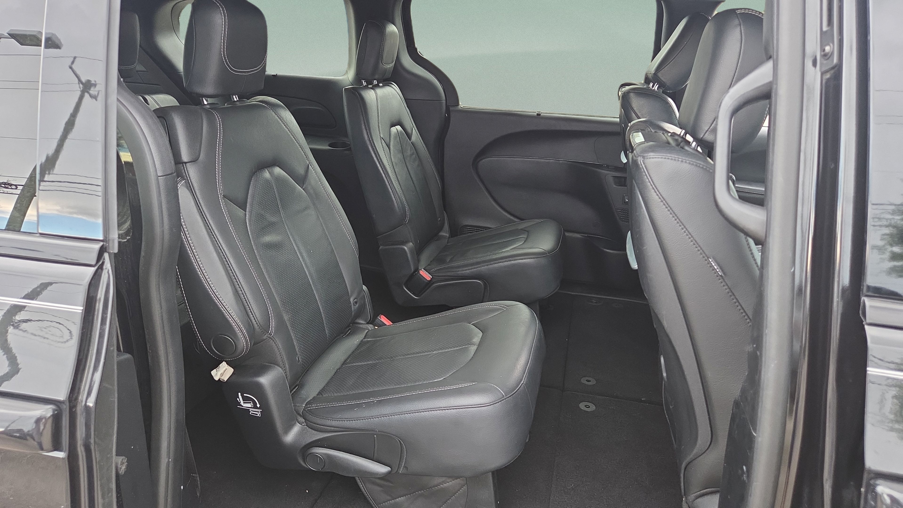 Used 2019 Chrysler Pacifica Touring-L Plus w/ S Appearance Package FWD image 15