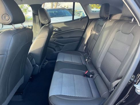 Used 2025 Chevrolet Trax LT w/ LT Convenience Package image 27