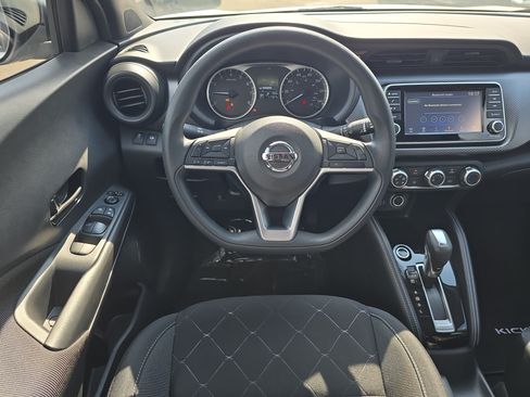 Used 2019 Nissan Kicks S FWD image 13