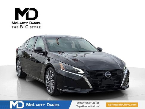 Used 2023 Nissan Altima 2.5 SL image 1