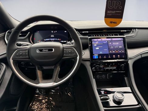 New 2025 Jeep Grand Cherokee Limited w/ Luxury Tech Group II image 14