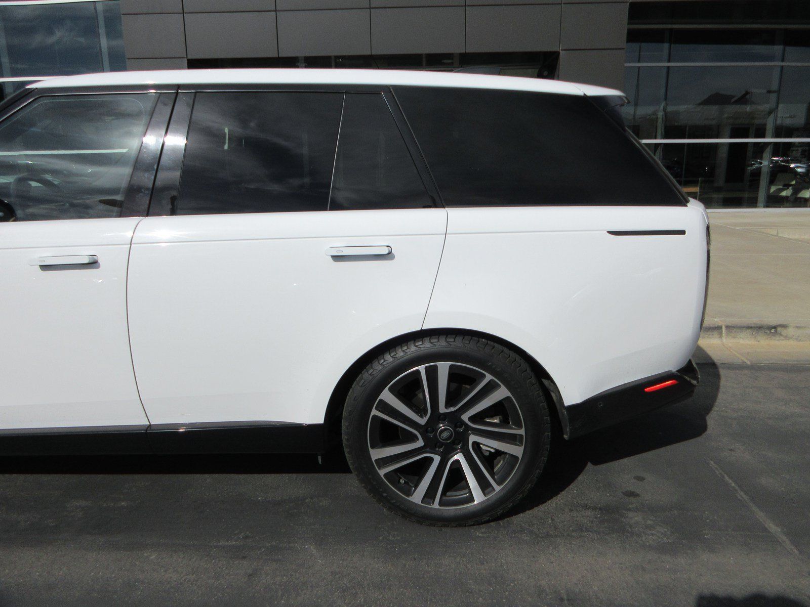 Used 2023 Land Rover Range Rover SE AWD/4WD image 4