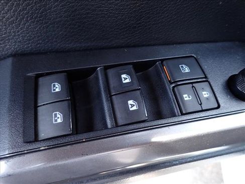 Used 2019 Toyota Tacoma TRD Off-Road AWD/4WD image 11