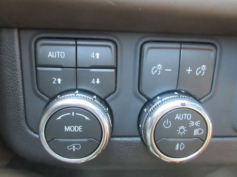 New 2026 GMC Yukon Denali Ultimate AWD/4WD image 17