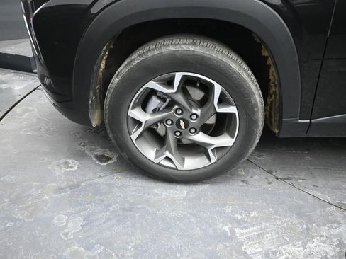Used 2025 Chevrolet Trax LT image 13