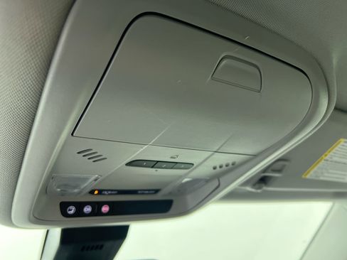 Used 2020 Chevrolet Equinox LT image 18