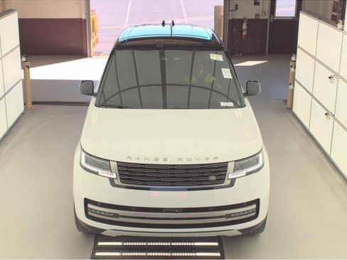 Used 2024 Land Rover Range Rover Long Wheelbase SE AWD/4WD image 2