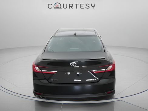 Used 2026 Toyota Camry SE FWD image 13