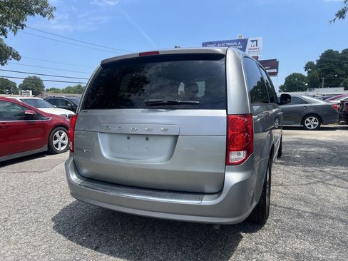 Used 2015 Dodge Grand Caravan SE image 5