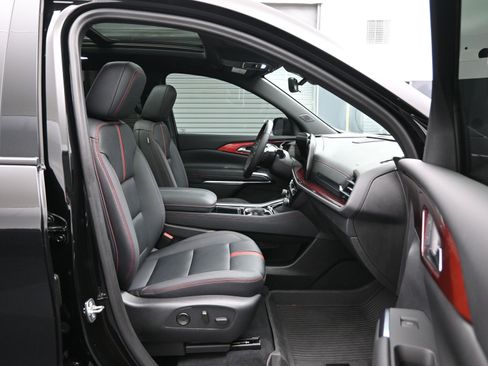 Used 2024 Chevrolet Traverse RS image 13