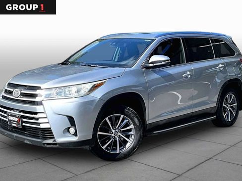 Used 2019 Toyota Highlander XLE FWD image 1