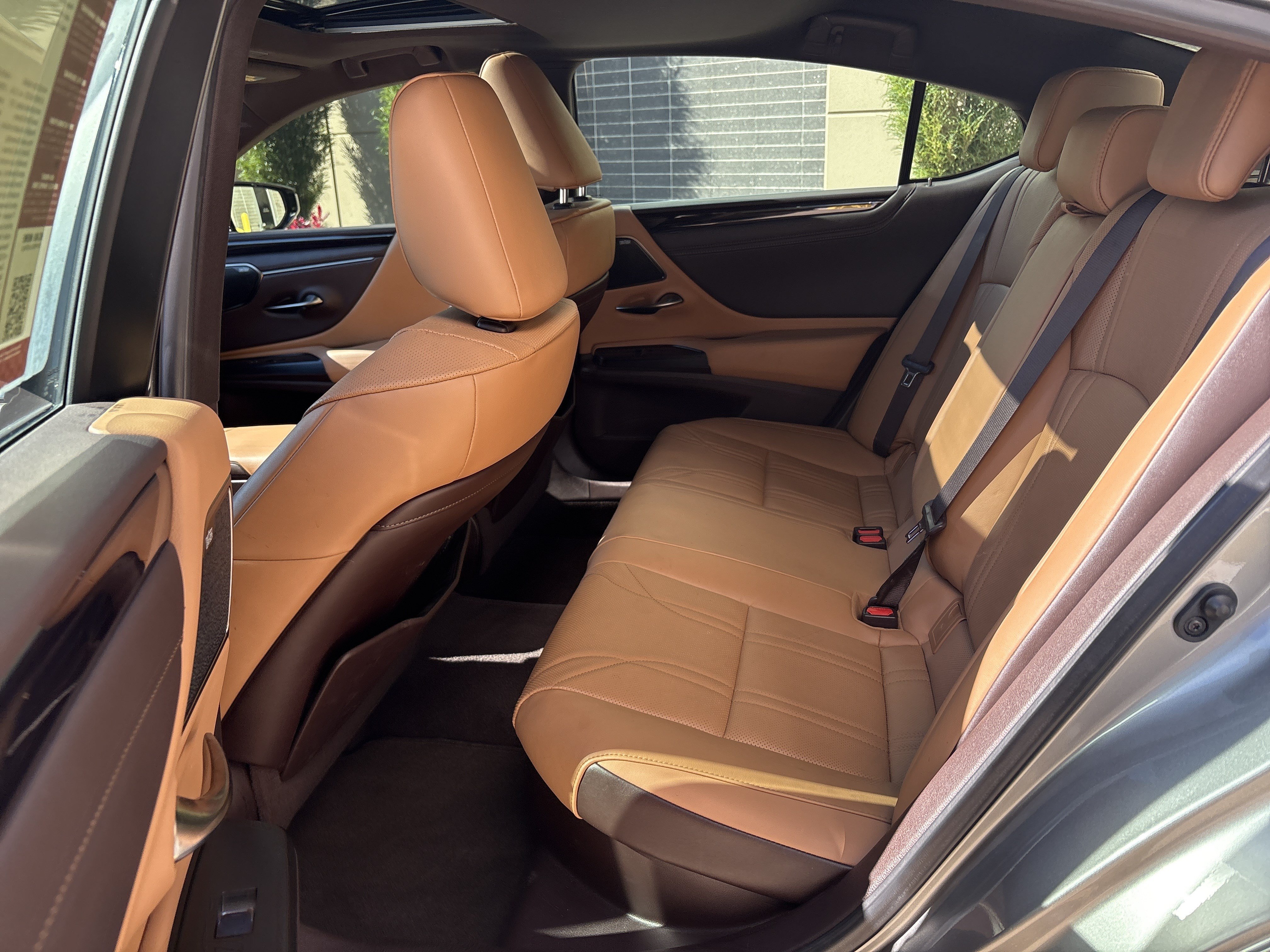 Used 2021 Lexus ES 300h w/ Accessory Package 2 FWD image 31