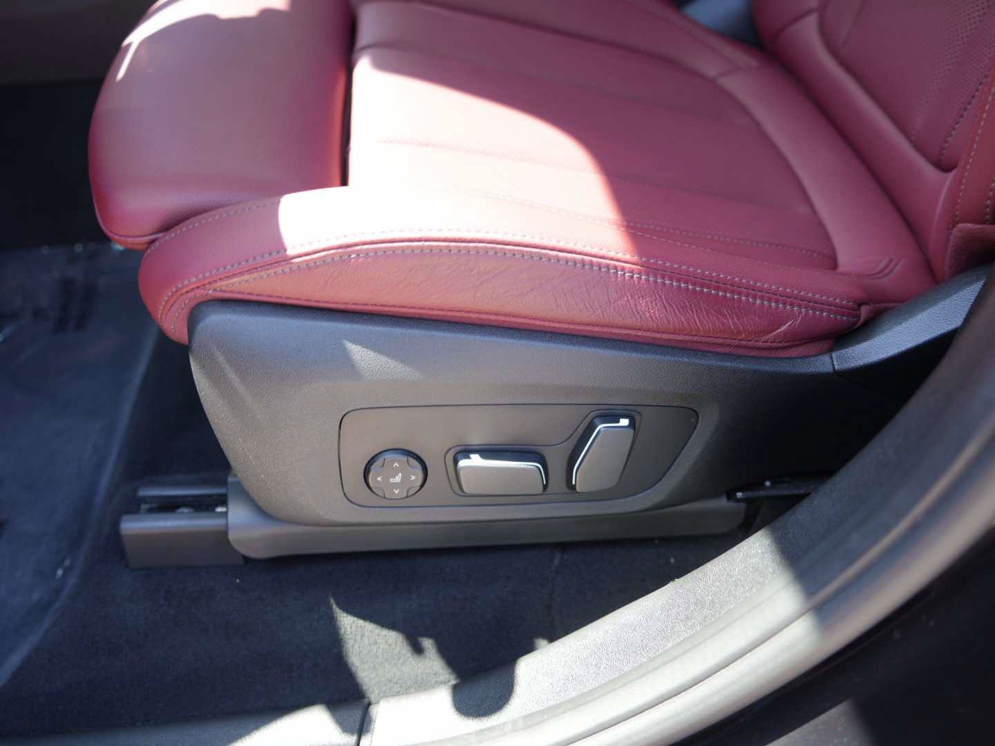 Used 2025 BMW X4 xDrive30i w/ M Sport Package AWD/4WD image 15