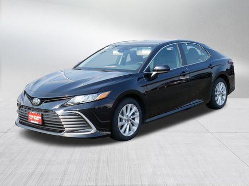 Certified 2023 Toyota Camry LE FWD image 3