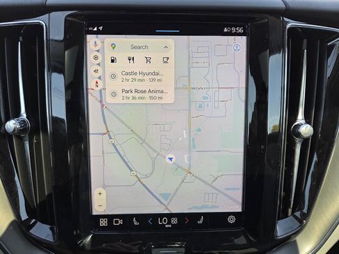 Used 2022 Volvo XC60 B5 Momentum image 18