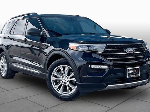 Used 2021 Ford Explorer XLT w/ Equipment Group 202A RWD image 3