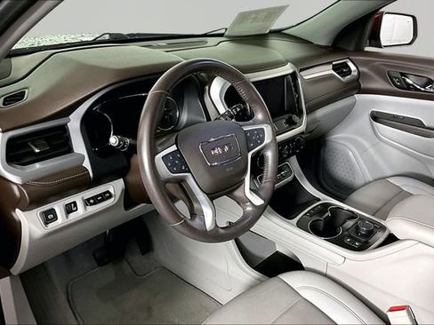 Used 2021 GMC Acadia SLT w/ Technology Package FWD image 16