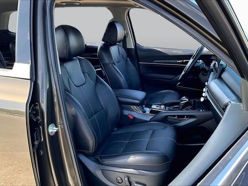 Used 2023 Kia Telluride EX w/ EX Captain's Chair Package FWD image 8