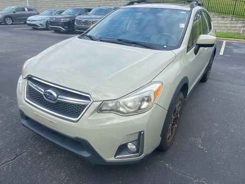 Used 2017 Subaru Crosstrek 2.0i Premium w/ Moonroof Package AWD/4WD image 2