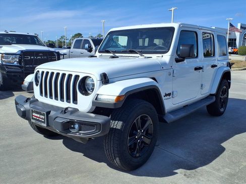 Used 2019 Jeep Wrangler Unlimited Sahara image 3