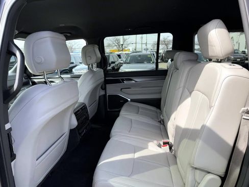 Certified 2025 Jeep Wagoneer 4WD image 14
