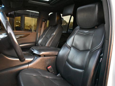 Used 2018 Cadillac Escalade Platinum image 21