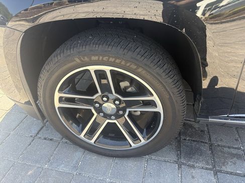 Used 2015 Cadillac Escalade Premium image 11