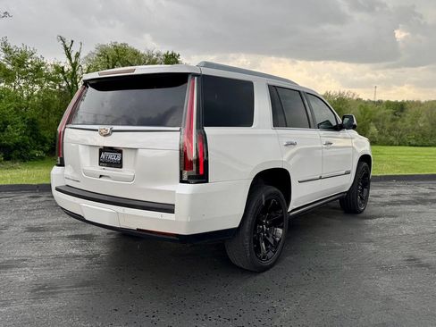 Used 2018 Cadillac Escalade Platinum image 3