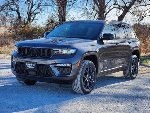 New 2025 Jeep Grand Cherokee Limited image 3