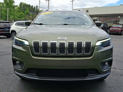Certified 2019 Jeep Cherokee Latitude Plus AWD/4WD image 2