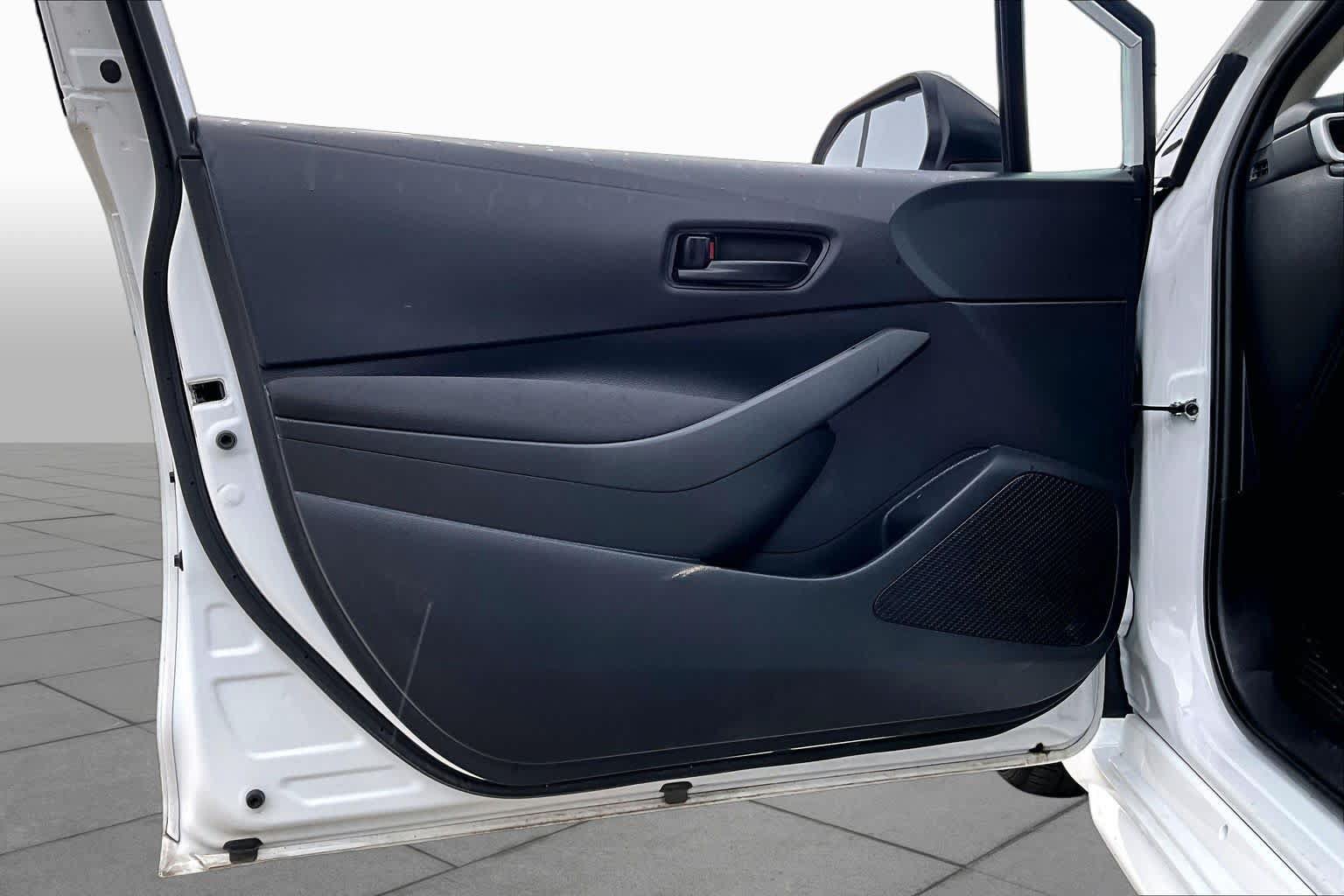 Used 2025 Toyota Corolla LE FWD image 22