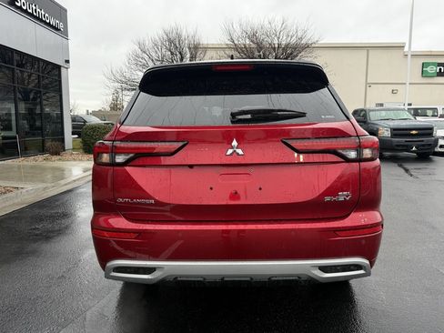 Used 2025 Mitsubishi Outlander SEL image 6