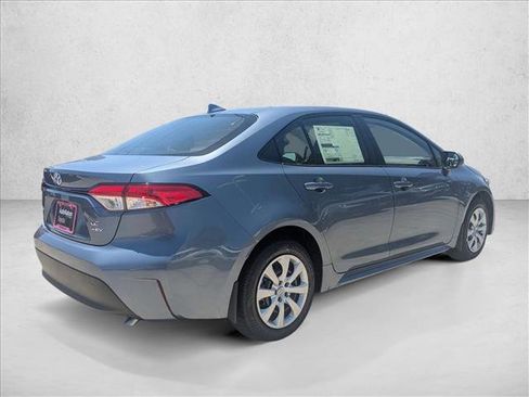 Used 2025 Toyota Corolla LE FWD image 5