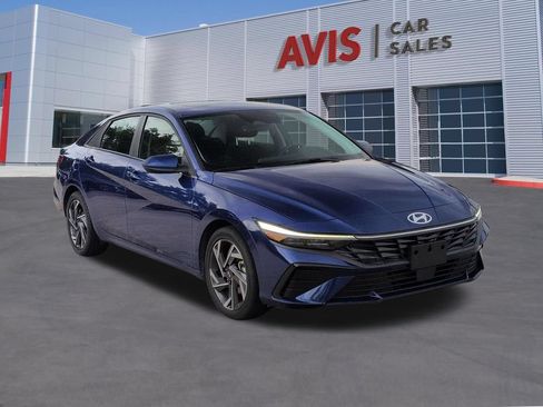 Used 2025 Hyundai Elantra SEL FWD image 3