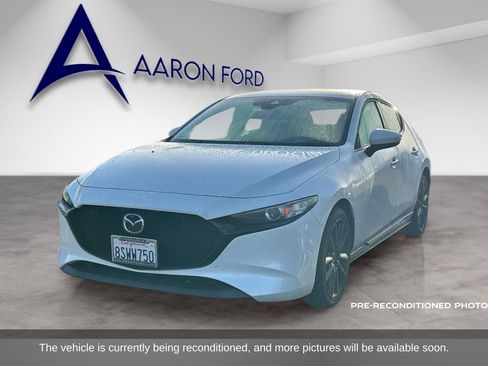 Used 2020 MAZDA MAZDA3 Base image 2