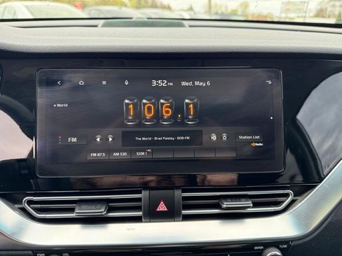 Used 2022 Kia Niro EX Premium FWD image 38