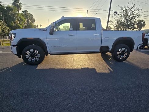 New 2026 GMC Sierra 2500 Denali w/ Denali Reserve Package image 8