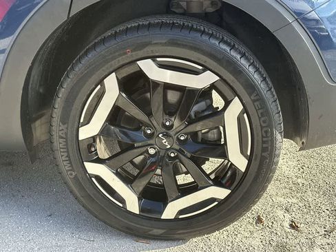 Used 2023 Kia Telluride EX w/ EX Captain's Chair Package image 11