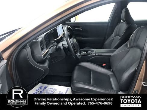 Used 2023 Toyota Crown Platinum image 11