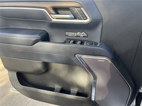 Used 2022 Chevrolet Silverado 1500 High Country w/ Technology Package image 27