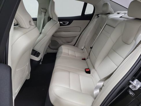 Used 2022 Volvo S60 B5 Inscription image 12