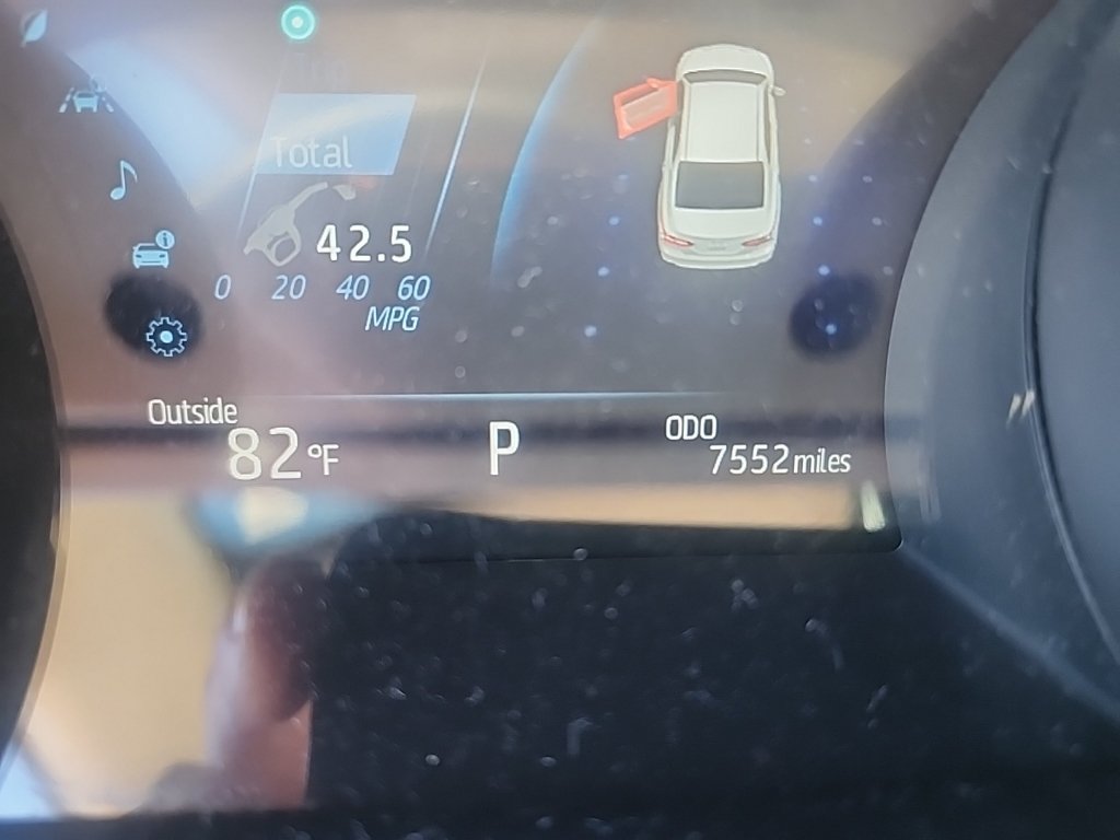 Used 2020 Toyota Camry XLE FWD image 2