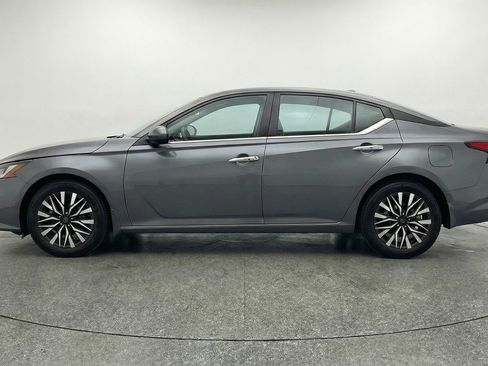 Used 2025 Nissan Altima 2.5 SV FWD image 5