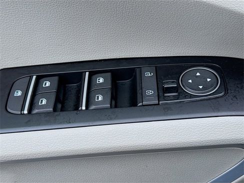 Used 2022 Kia Soul LX image 11