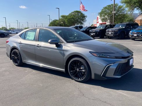 New 2026 Toyota Camry SE FWD image 3