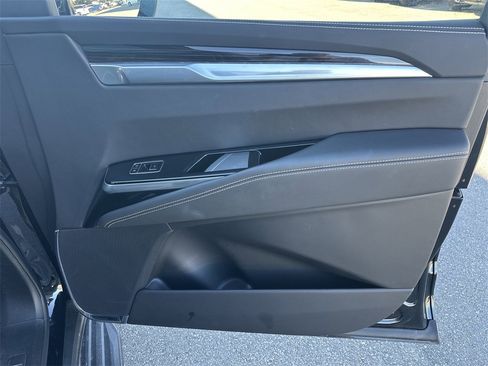 Certified 2025 Cadillac Escalade Premium Luxury image 37