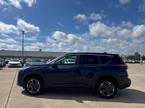 Certified 2025 Nissan Rogue SV FWD image 12
